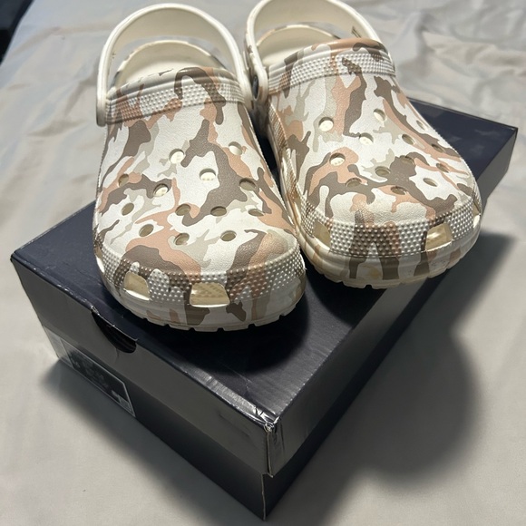 CROCS Brown and Tan Water Shoes Classic Clogs - Picture 2 of 4